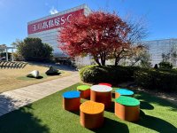 「株式会社こども会議（仮）」と共創、玉川高島屋S.C.に
“環境”を楽しく考える「ペットボトルキャップベンチ」を設置