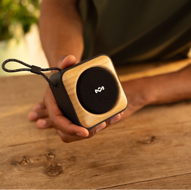 どこへでも連れて行きたくなるポータブルスピーカー“ROOTS”