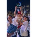 喜びを分かち合う琉威さん 喜びを分かち合う琉威さん