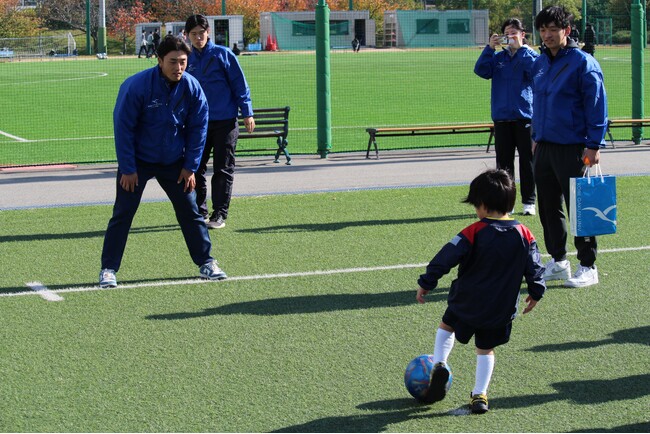 親子で楽しむサッカー体験!神戸学院大学とヴィッセル神戸が共同開催