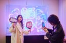 脳汁ネオンは人気のフォトスポットに 脳汁ネオンは人気のフォトスポットに