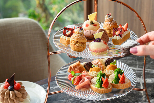 いちご×チョコレートのアフタヌーンティーが登場。甘酸っぱいいちごと、多彩なチョコレートが奏でるご褒美タイム／ザ ロイヤルパークホテル アイコニック 名古屋