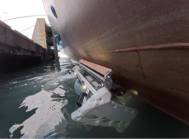 海洋DXを加速！FullDepthが開発中の国産・船底清掃ロボットによる「GX・燃費改善・CO2排出削減」に向けた実機稼働を公開