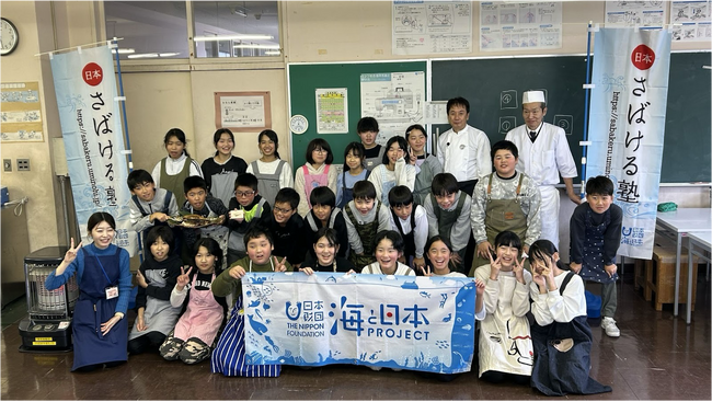 木次の焼きサバ寿司を木次小学校5年生26人が調理体験！『日本さばける塾 in しまね』を開催しました
