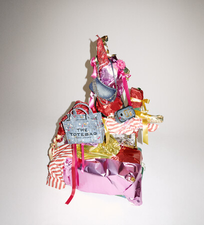 【マーク ジェイコブス】心ときめくホリデーシーズンを彩る、特別なギフトコレクションが登場！