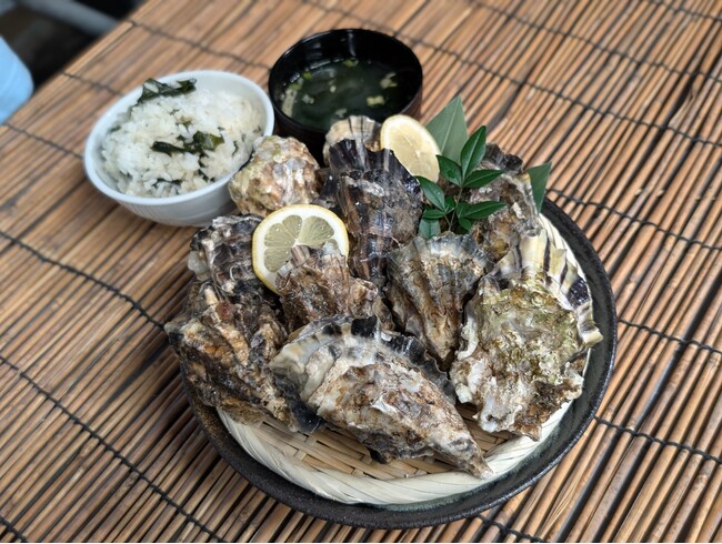 【愛知・知多半島】日本最大級の牡蠣小屋、リニューアルオープンから1ヶ月で「量より質を求める声」に応えて、早くも新企画！“平日限定贅沢海鮮２大コース”が新登場！