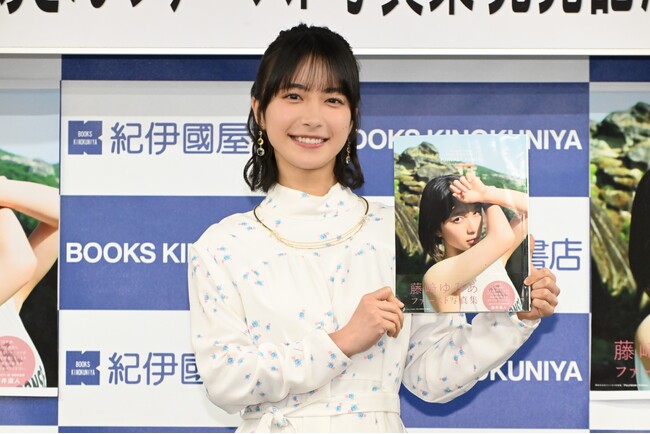 藤崎ゆみあの“初めての記憶”が詰まったファースト写真集が発売！ ギリシャ・メテオラでの撮影は「自分の中でしっかりとこの思いを受け止めて、忘れたくない」