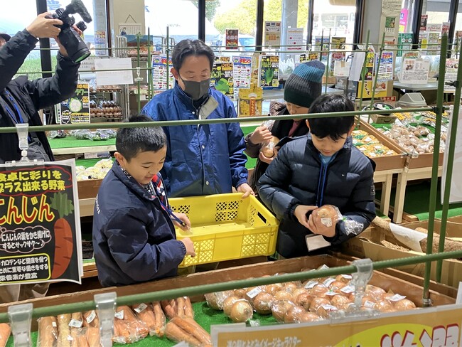 山梨ジュニアアンバサダープログラムがスタート！初日は中央市「道の駅とよとみ」で地域農業を学ぶ体験を実施