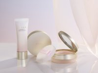 ちふれグループのトータルエイジングケア＊1ブランド「AYAKA」より
ライトメーキャップクリームとルースパウダーを新発売