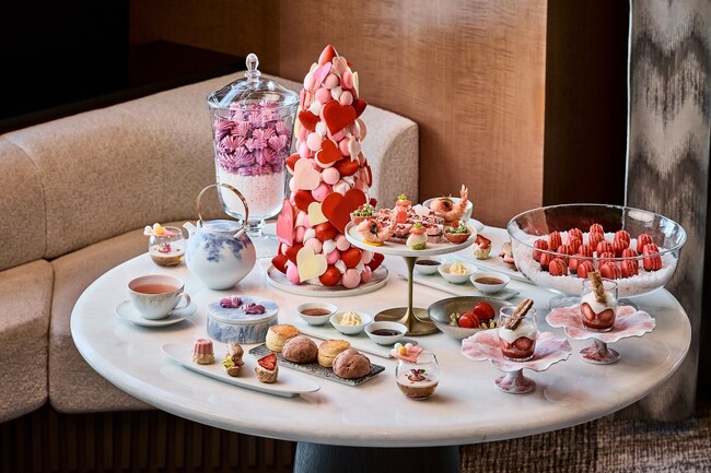 【ザ・リッツ・カールトン東京】ハートやいちごを贅沢に使用した限定アフタヌーンティーや、バレンタインギフトにぴったりなチョコレート、これから旬を迎える食材、トマトをふんだんに使用したメニューの提供を開始