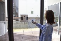 年末大掃除、面倒な窓掃除はタイパ家電「HOBOT」におまかせ！ LIXILストア、楽天市場、Amazonにて年末・初売りセール開催