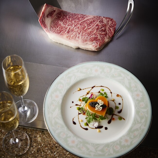 【ロイヤルパークホテル】バレンタインデートに最適な鉄板焼ペアディナーや、繊細で華やかなバレンタインギフトが登場！