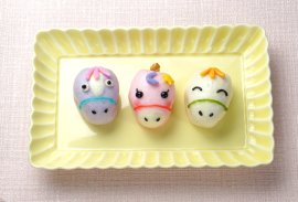 新年限定菓子「ウマくいって ニコニコ～ん！」