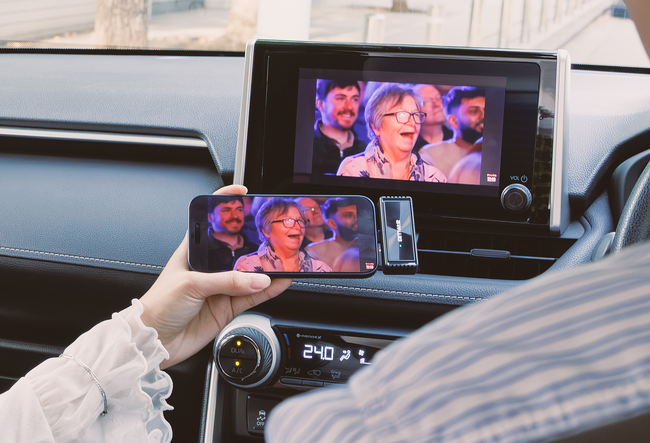 スマホの画面を“そのまま車内へ”ワイヤレスで映せる！iPhone15以降＆DP対応Androidで使えるGetPairr Mirror Cast、クリスマス帰省をもっと快適にするミラーリングアダプター