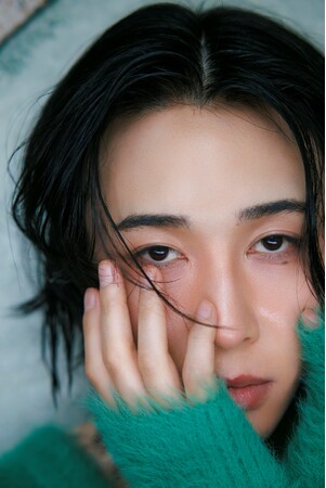 俳優・カルマ、快進撃の第1章を刻む、初の写真集発売！大人の色香漂うアンニュイな表情で魅了