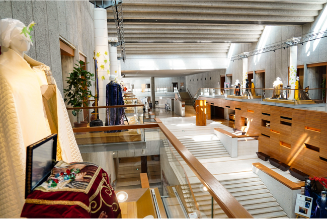 【新国立劇場】<初台アート・ロフト>舞台衣裳展『うつろい―Utsuroi―』開催中