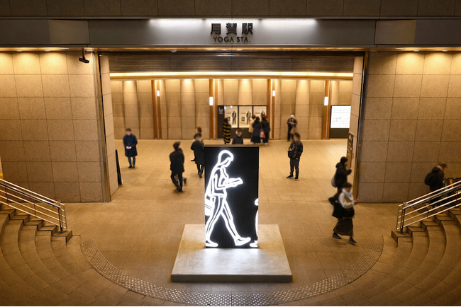 「大阪・関西万博」展示作品ジュリアン・オピー「People 14.」GMOインターネットTOWERで移設展示開始