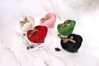 「シック＆エレガンス」をコンセプトとする洋菓子メーカーロイスダールがお届けするバレンタイン2026想いを結ぶ、5つのハート。カラフルな「ハートショコラ」新発売