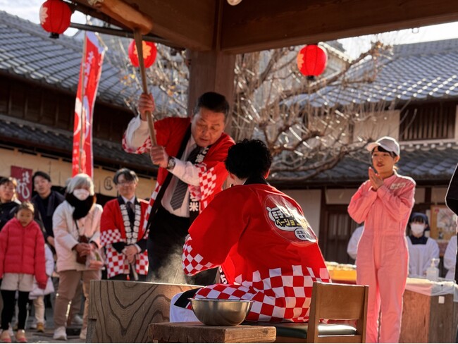 赤福、おかげ横丁で北海道産もち米の餅つき・餅まき 12/27開催