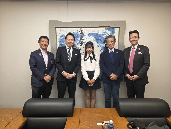 アース製薬、プロゴルファーの菅沼菜々選手とスポンサー契約を締結