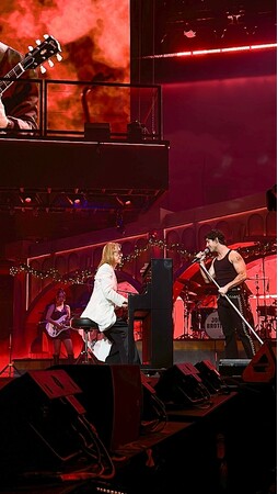 YOSHIKI、Jonas Brothers全米ツアーファイナルに電撃出演！　到着10分後にリハーサルなしの