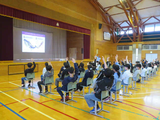 メガネのZoff「目の健康」を啓発する出張授業～秋田県能代市立浅内小学校～