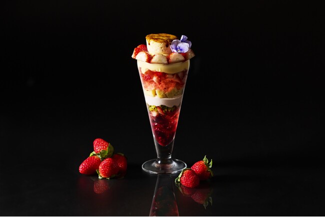 【季節のParfait Series “シブースト＆ストロベリー”】ザ ロイヤルパークホテル アイコニック 東京汐留