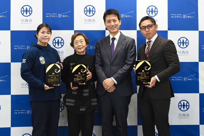 市のスポーツ振興に貢献した3人に市民スポーツ賞を贈呈 / 兵庫県川西市
