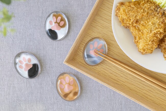 猫モチーフのガラス食器「coconeco 箸置き」を1月16日(金)より発売