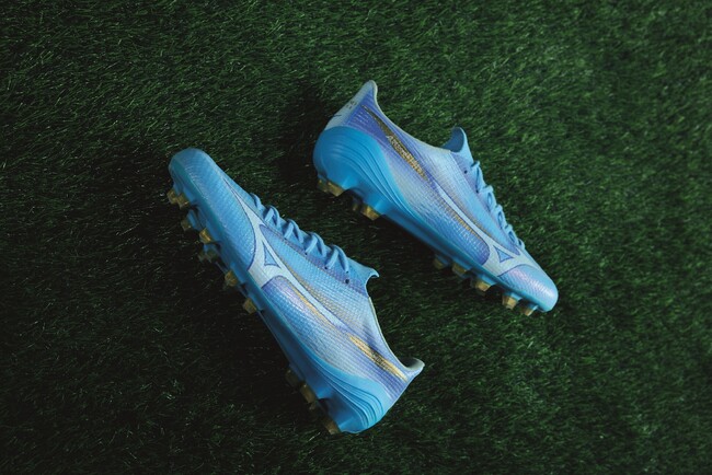 フットボールシューズ「MIZUNO α III」シリーズ発売