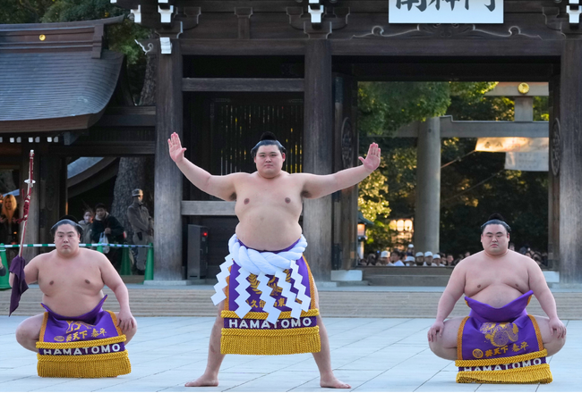 横綱・大の里の新たな化粧まわしを浜友E.F.と遠州山中酒造が共同で提供