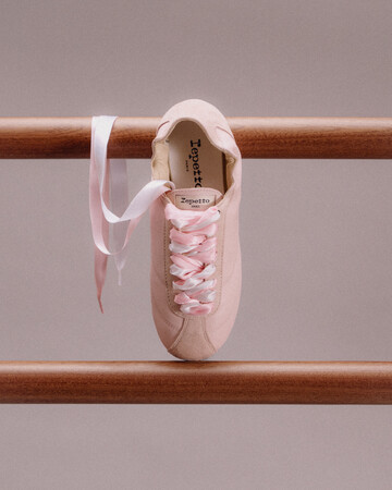 【レペット】バレリーナの繊細な美しさから着想を得たスニーカー「Tennis Silk」から新色が登場
