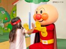 タッチやハグでごあいさつできるキャラクターグリーティング