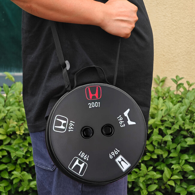 歴代 Honda Hマークの折り畳みスツール、Amazon.co.jp にて予約開始!