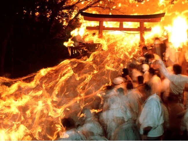 新宮市唯一の公認ツアー 熊野の神秘的な炎と人々の心に触れる3日間1400年の秘祭「御燈祭り」に没入するプレミアムツアー参加者を特別募集
