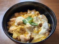 名物「鴨つくねせいろ」が人気の東池袋「銀座浅野屋」が挑む、新たな“本気”。秋田比内地鶏の旨味を閉じ込めた、究極の「比内地鶏親子丼」2026年1月7日(水)より本格販売開始