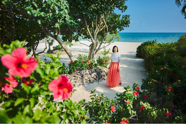 【リゾナーレ小浜島】絶景に誘う花道が出現！全18種類の花が小浜島の春を彩る「南の島の花咲くリゾナーレ」開催