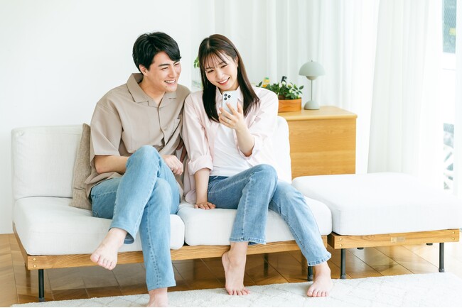 世帯の購買影響度は妻が7割！夫の「下着・寝巻き・靴下」は60代で妻の意見が半数を超える結果に