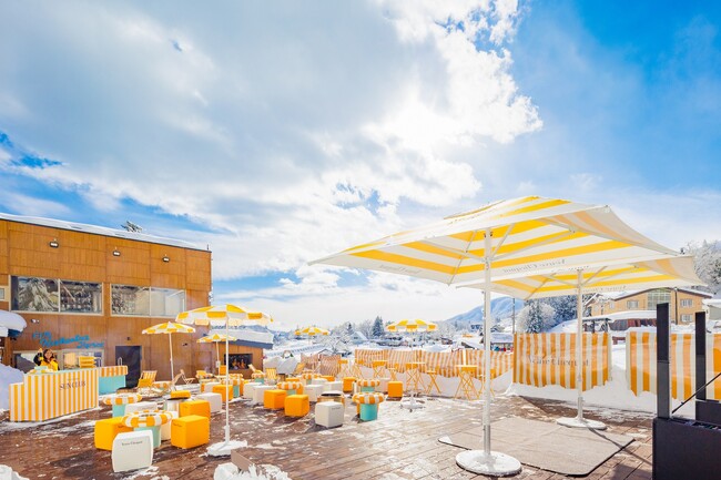 白馬の壮大な雪山とともにシャンパーニュを楽しむポップアップテラス「SUN CLUB by Veuve Clicquot」2026年3月まで＜Hakuba Apres（白馬アプレ）＞にて期間限定オープン