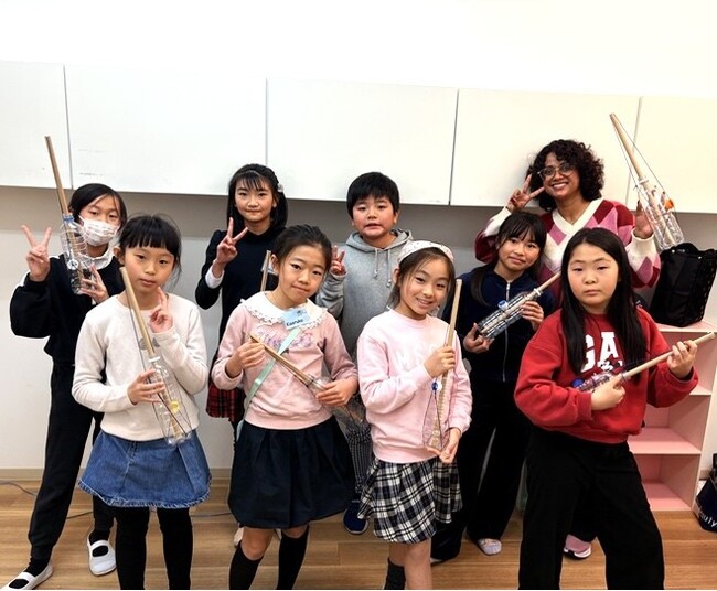 【開催レポート】”英語×音楽×テクノロジー”で問いを立てる力を育成。小学生が正解のない課題に英語漬けで挑む4日間。”音を科学”し、試行錯誤を繰り返す STEAM プログラムをレポート！