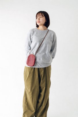 Strap clasp pouch Strap clasp pouch