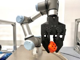 ロボットアームの先端に装着した「InSIGHT Grip」のプロトタイプ ロボットアームの先端に装着した「InSIGHT Grip」のプロトタイプ