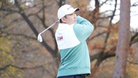 ゴルフを楽しむ菅野選手 ゴルフを楽しむ菅野選手