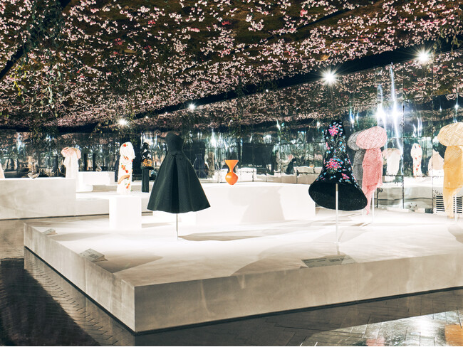 【Dior】エキシビション”GRAMMAR OF FORMS(フォルムの文法)”