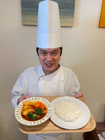 奥芝商店のスープカレーをホテルの朝食ブッフェで提供します