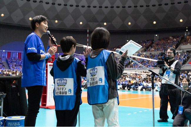 アリーナMCなどに挑戦、「ブルテオンお仕事体験」を実施 ～大阪ブルテオンが公式戦で、小中学生対象に夢のお手伝い～
