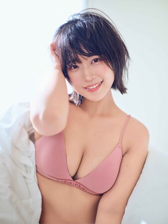 おはよー、にゅーわーるど。すーぱーインフルエンサー柑橘めたるの初グラビア、ご覧あれ。
