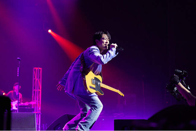【ライブレポート】父・尾崎豊の楽曲だけでセットリストを組んだ尾崎裕哉のコンセプトライブ第二弾！OZAKIがOZAKIを歌い継ぎ、無垢な魂の叫びが響き渡った夜――2月14日(土)WOWOWで放送・配信！