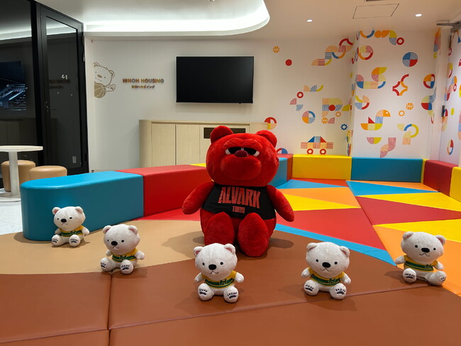 日本ハウズイング FAMILY ROOMにMEGAルーク&くまもる登場! ～「日本ハウズイング FAMILY ROOM」で、お子さまと一緒に安心して観戦できる空間を共創～
