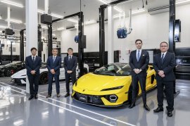 ランボルギーニ横浜サービスセンターオープニングセレモニーの様子 ランボルギーニ横浜サービスセンターオープニングセレモニーの様子